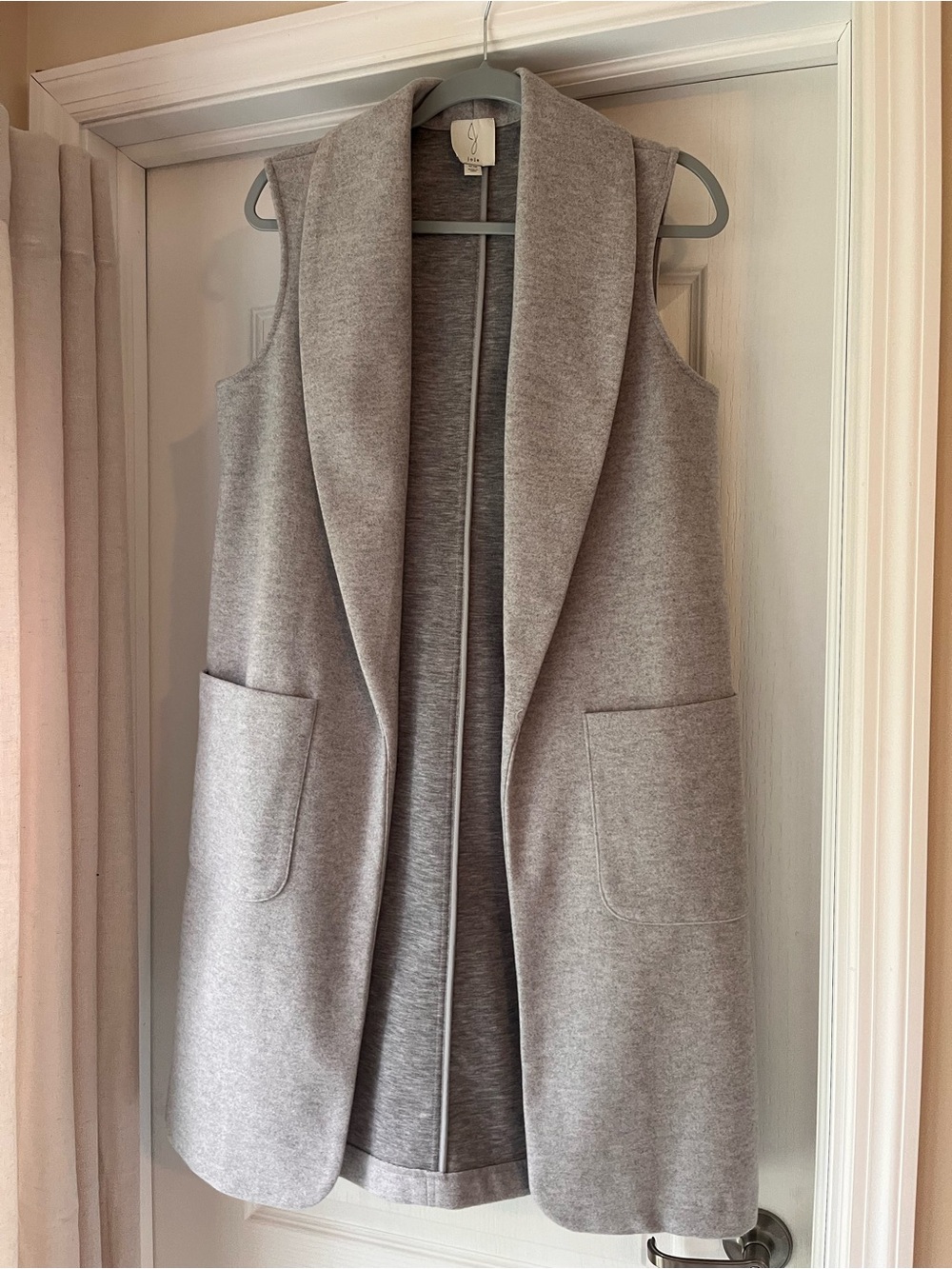Joie Light Gray Sleeveless Shawl-Collar Vest